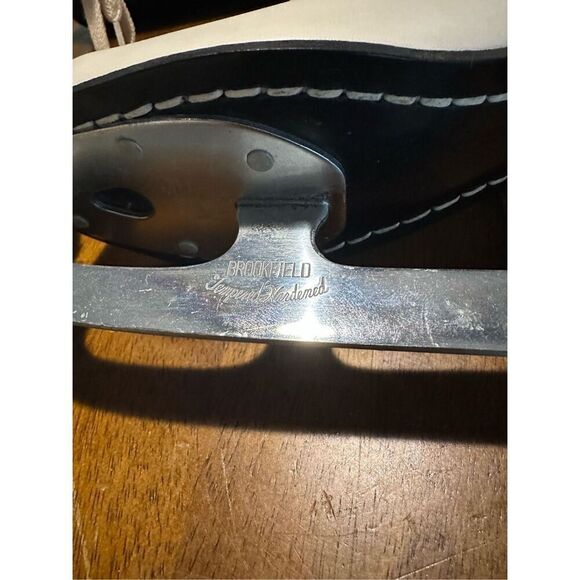 Vintage Brookfield Japan Women’s White Lace up Figure Ice Skates and Bag Size 9 - Picture 4 of 16